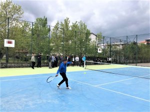 Anadolu lisesine tenis kortu yapıldı