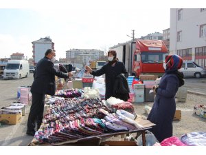 SEMT PAZARINDA ESNAFLIK YAPAN BAYANLARA BAŞKAN TUTAL’DAN KADINLAR GÜNÜ KUTLAMASI